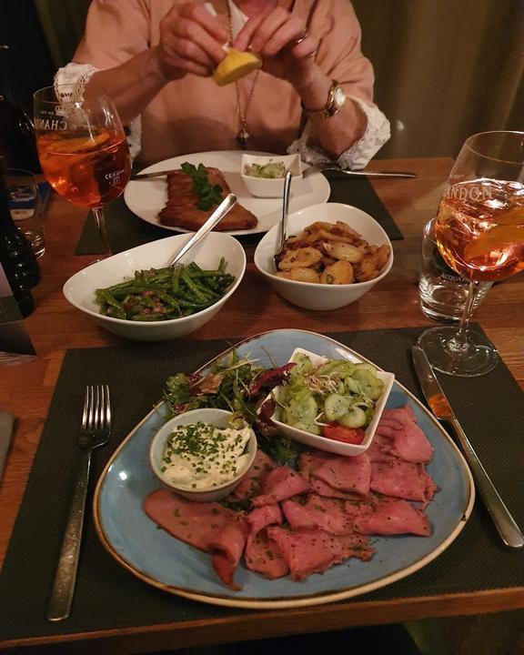 Henny's Restaurant & Events
