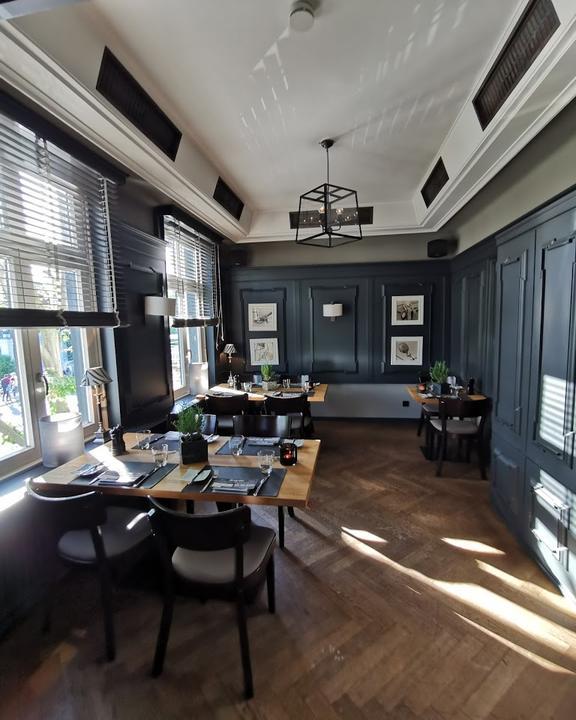 Henny's Restaurant & Events