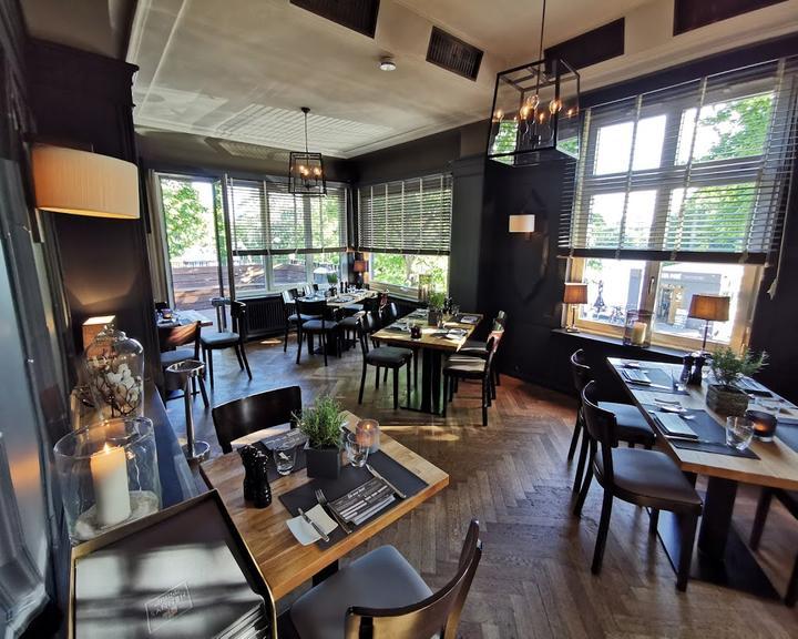 Henny's Restaurant & Events