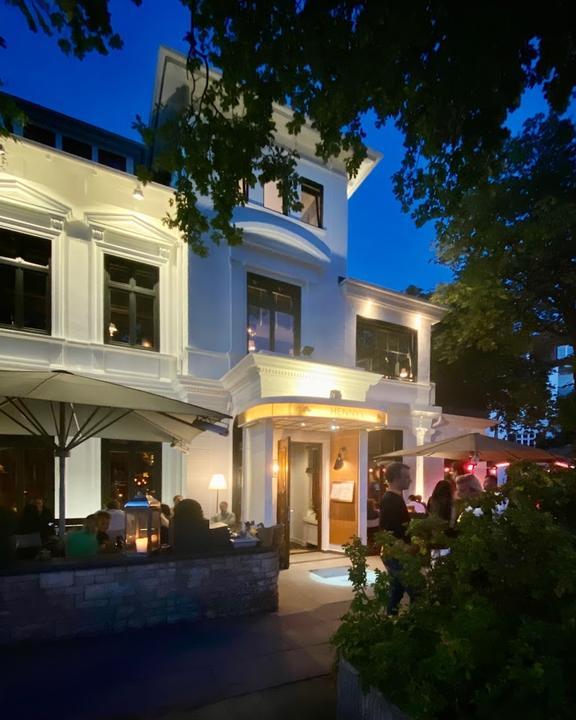 Henny's Restaurant & Events