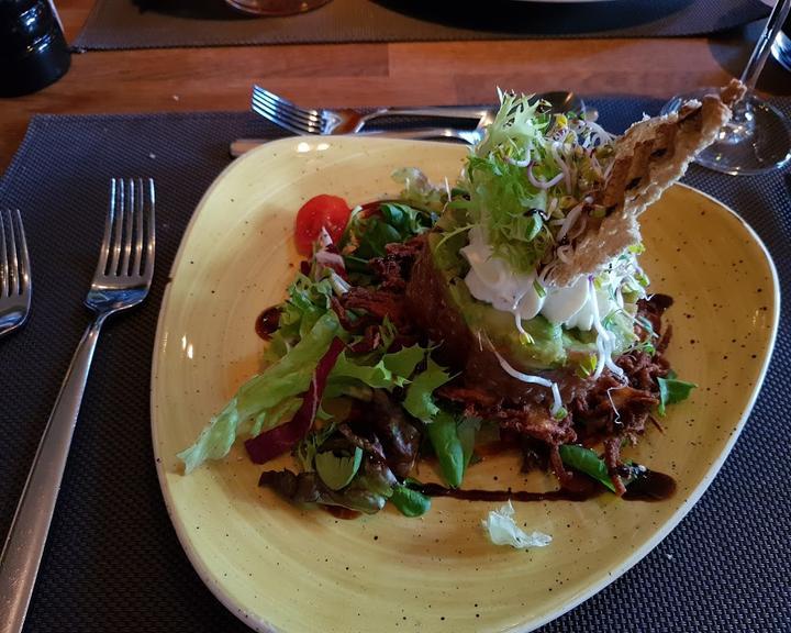 Henny's Restaurant & Events