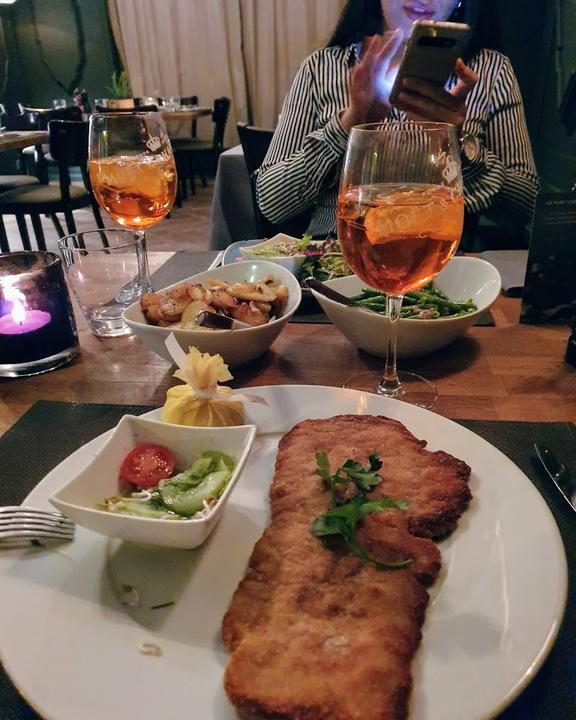 Henny's Restaurant & Events