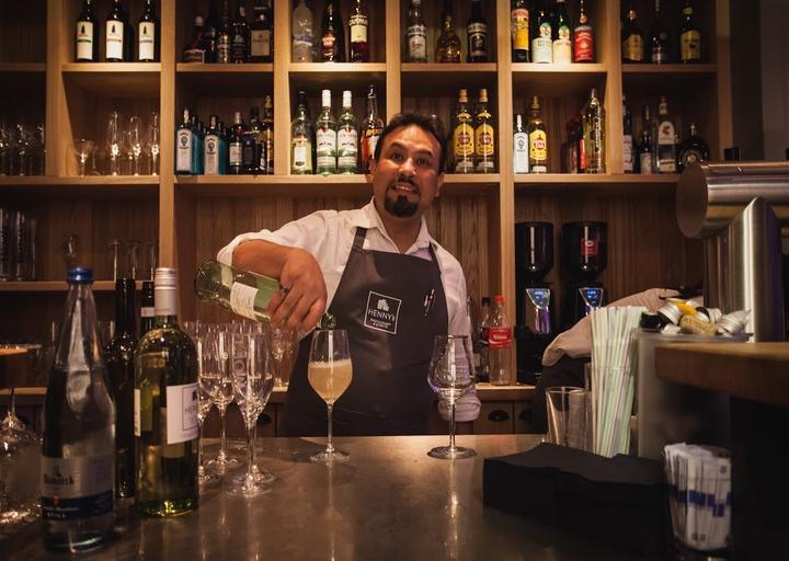Henny's Restaurant & Events