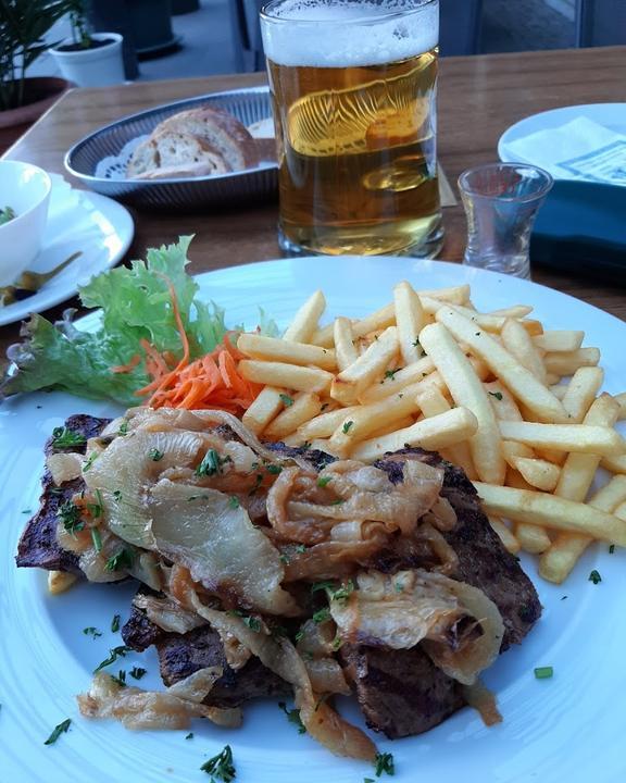 Theo' s Taverna