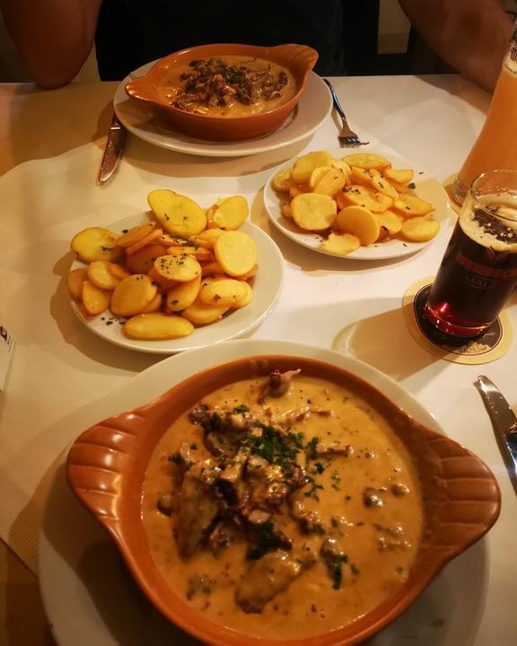 Theo' s Taverna