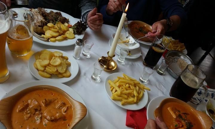 Theo' s Taverna