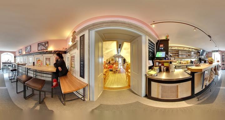 Amadeo - Cafe Bar Bistro