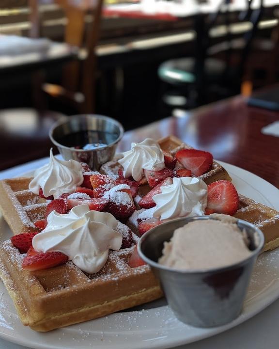 Eis Fedora Cafe