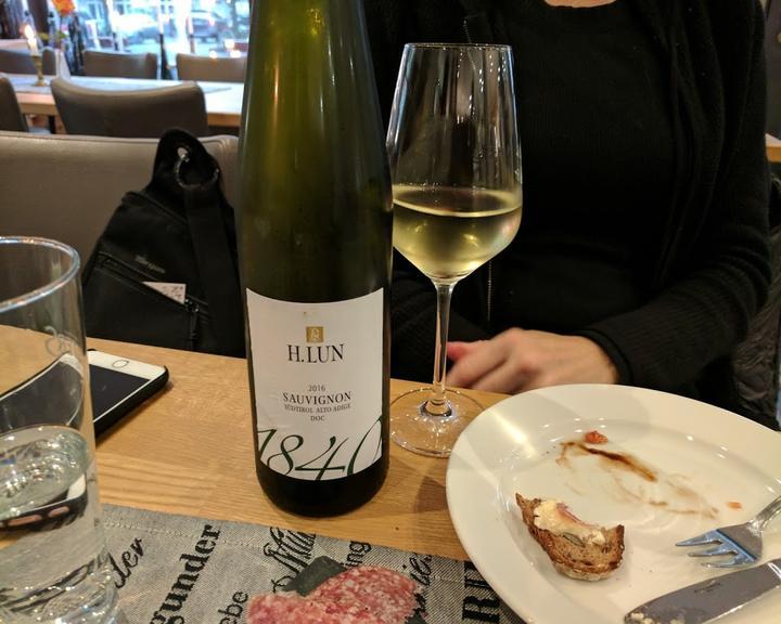 Vinothek Berlin Weinhandel and Weinbar