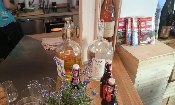Vinothek Berlin Weinhandel and Weinbar