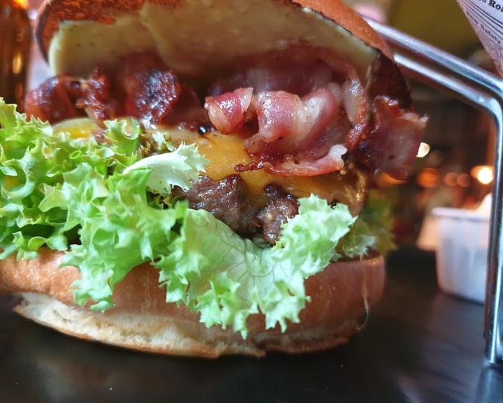 Leo's Juice & Burger