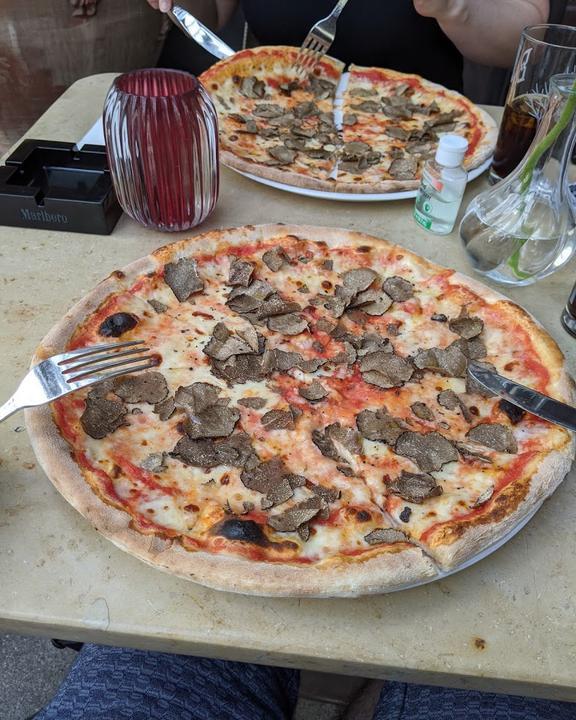 H'ugo's Pizza-Bar-Lounge