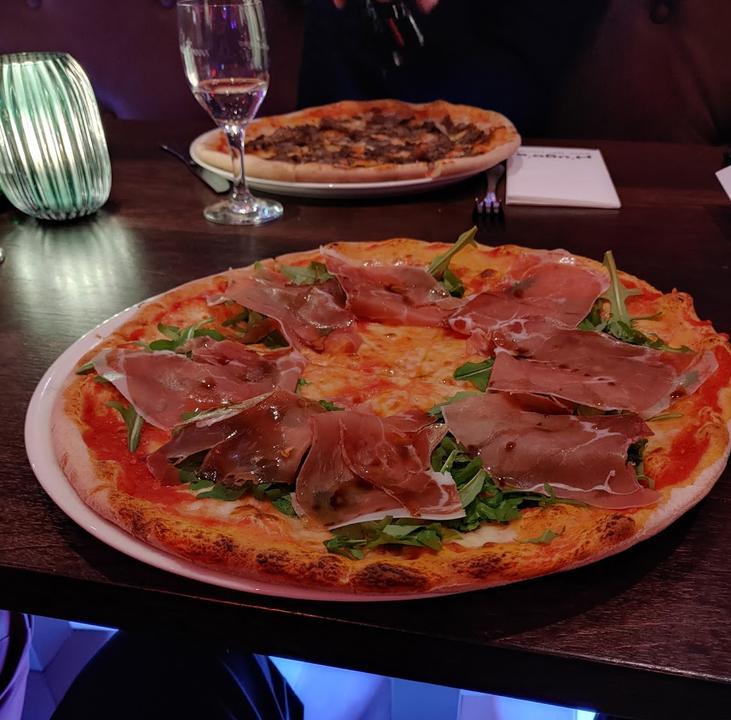 H'ugo's Pizza-Bar-Lounge