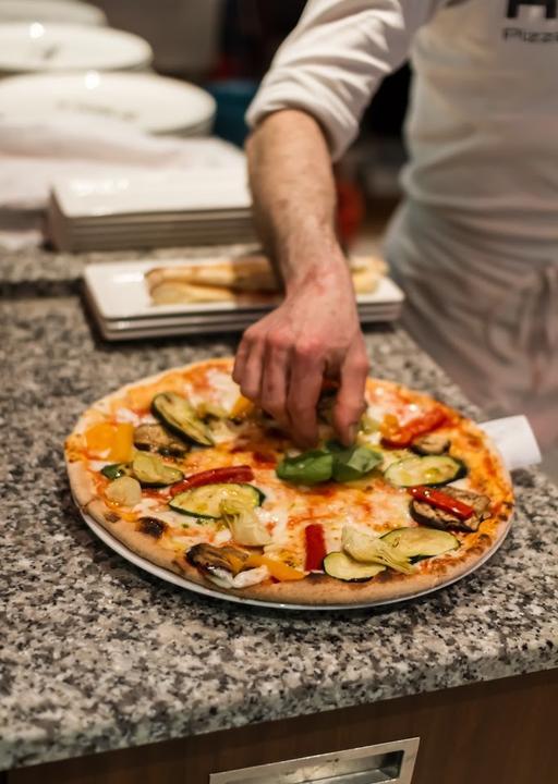 H'ugo's Pizza-Bar-Lounge