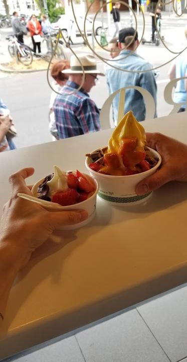 Yomaro, Frozen Yogurt