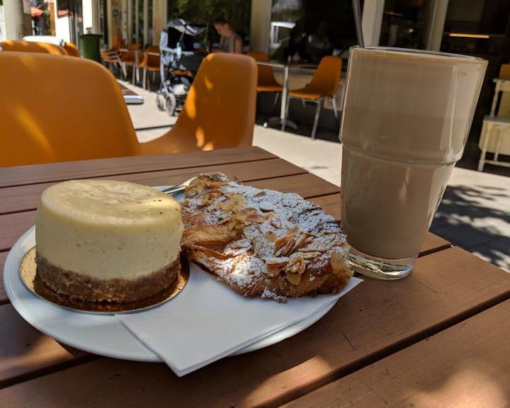 Eclair Au Café