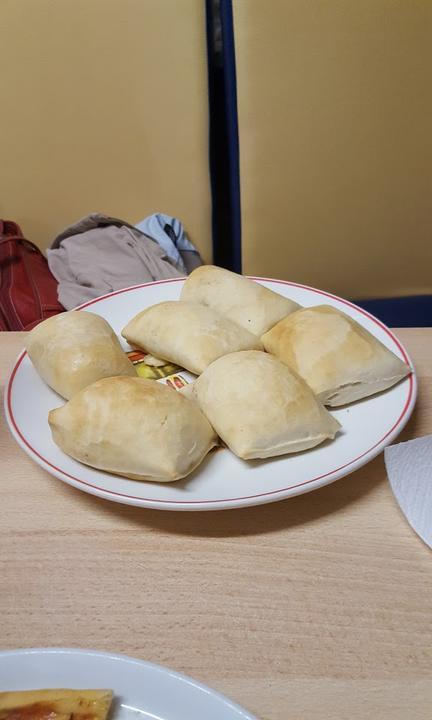 Pizzeria  Bella  Italia