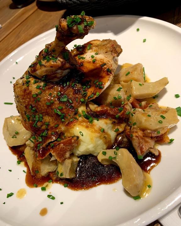 Neumann's Bistro & Weinbar