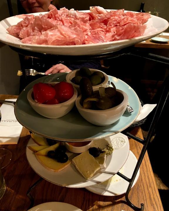 Neumann's Bistro & Weinbar