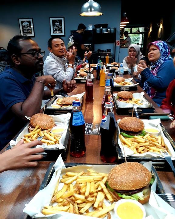 3H's Burger & Chicken