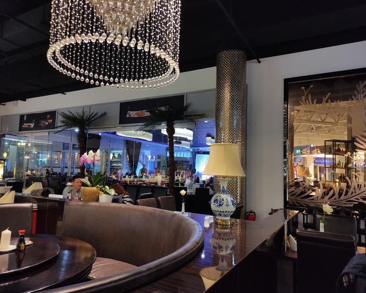 Zhou's Five - Viktoria Center