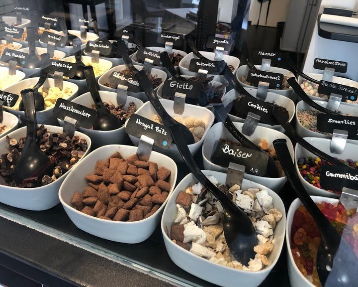 Yomaro Frozen Yogurt