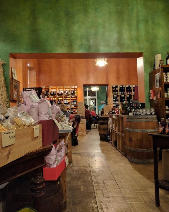 Weinberg, Weinhandlung und Weinbar