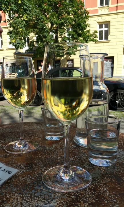 Weinberg, Weinhandlung und Weinbar