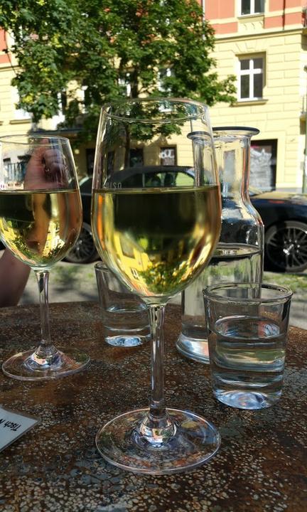 Weinberg, Weinhandlung und Weinbar