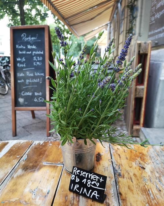 Weinberg, Weinhandlung und Weinbar