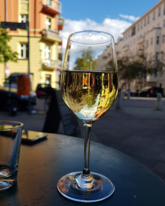 Weinberg, Weinhandlung und Weinbar