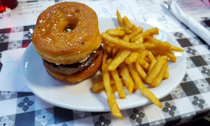 Brooks Burger & Pizza