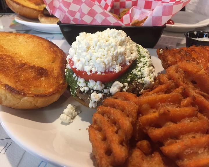 Brooks Burger & Pizza
