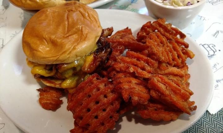 Brooks Burger & Pizza