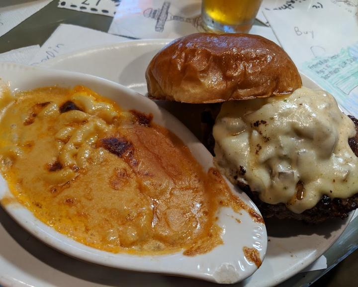 Brooks Burger & Pizza