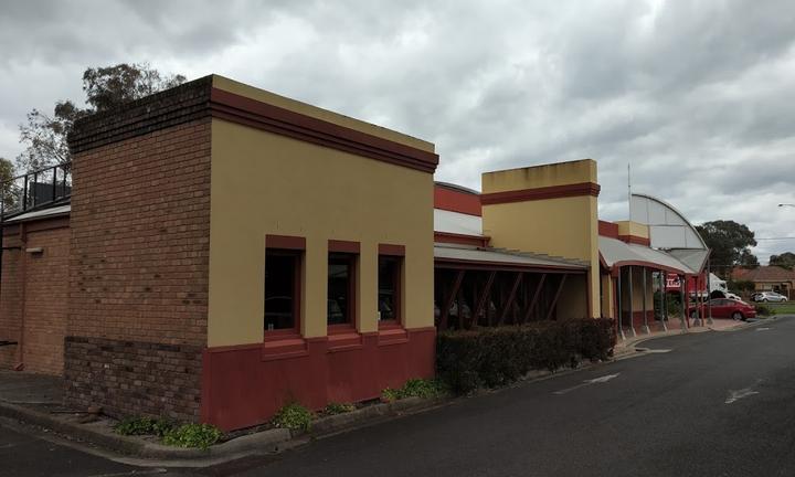 Dlml's Bistro & Ouzeria