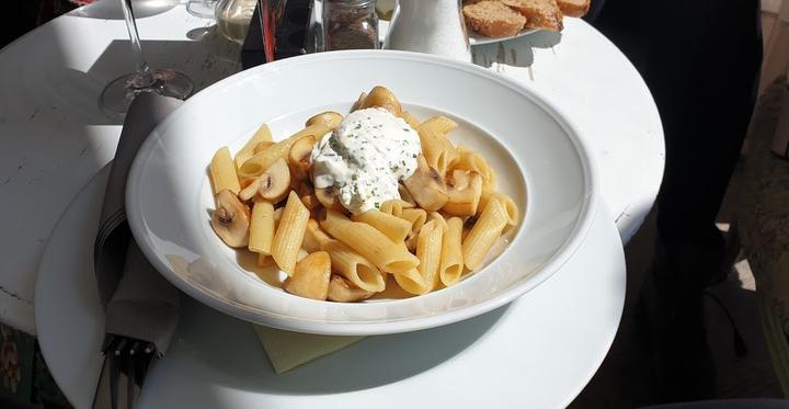 Cafe Restaurant Helene