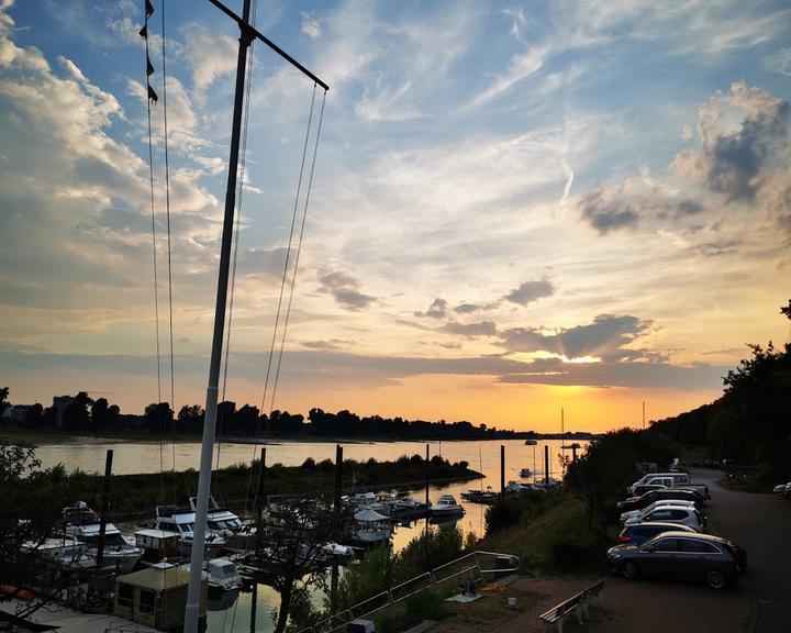 Haus am Rhein