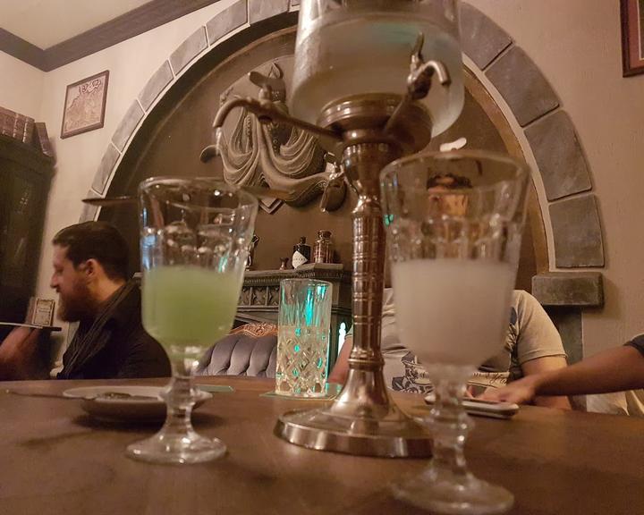 Grotesque Absinth-Bar