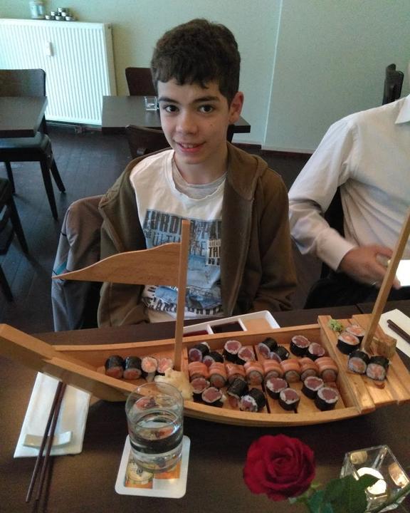 Cross Sushi
