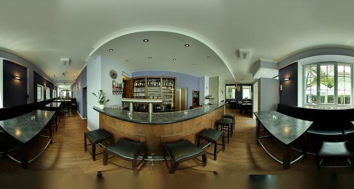 Luna Bar Restaurant
